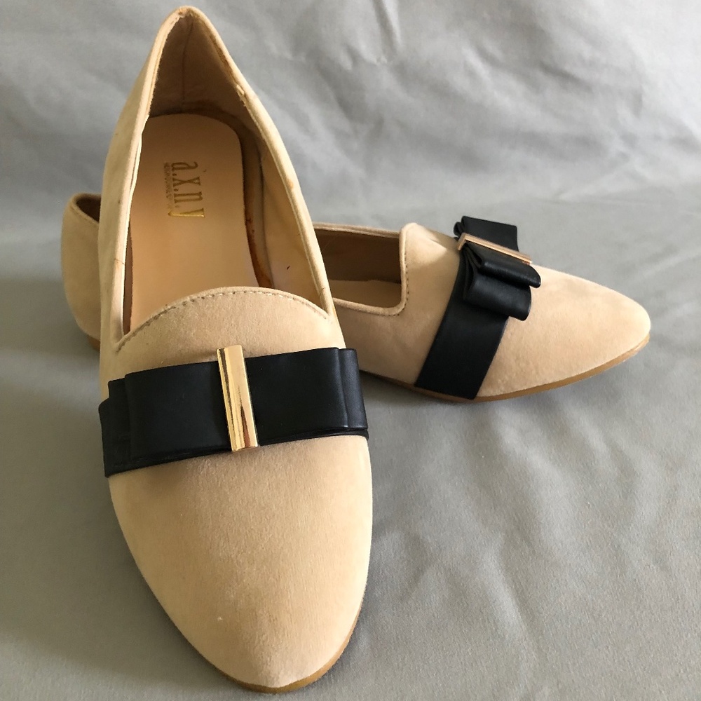 A.X.N.Y Light Tan Suede Ballet Flats with Black Bow
